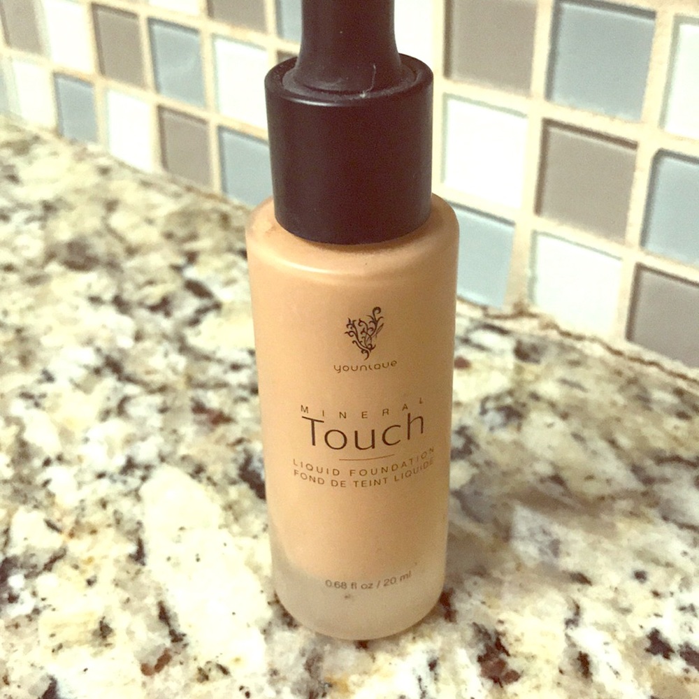 Younique Liquid foundation Tafetta